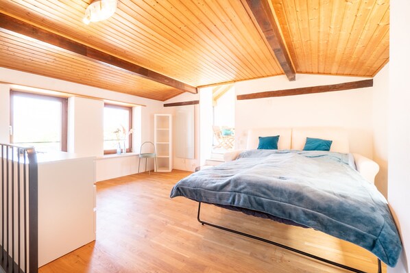 1 bedroom, bed sheets