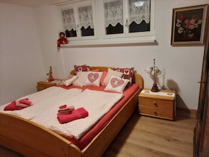 3 chambres, fer et planche à repasser, lit parapluie, Wi-Fi gratuit
