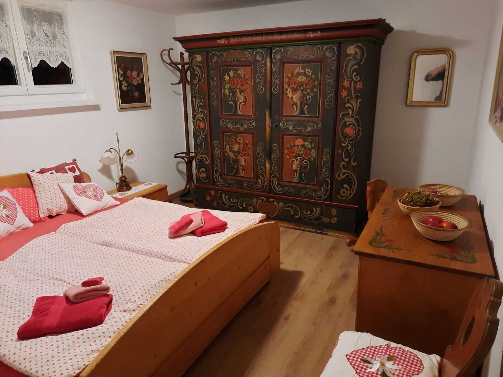 3 chambres, fer et planche à repasser, lit parapluie, Wi-Fi gratuit