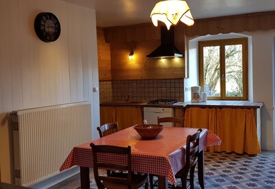 Authentic Jura farmhouse at the gateway to the Cascades du Hérisson