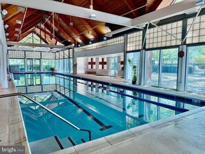 Inomhuspool och uppvärmd pool