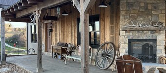 LODGE AT SADDLE RIDGE. Just five minutes from Hermann.