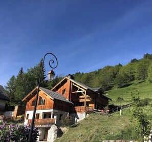 Exterior - Chalet with nice view, garden and hot tub. Ideal for skiing and cycling! (Valloire)