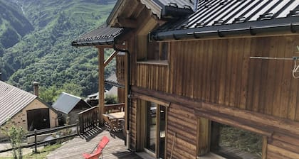 Chalet with nice view, garden and hot tub. Ideal for skiing and cycling!