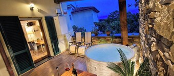 Charming house in medieval village of Larciano Castello, (PT) 51036