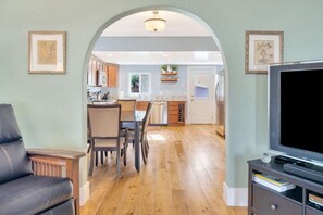 Smart TV, offices - Home Squared (Paso Robles)