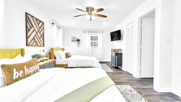 4 makuuhuonetta, työpöytä, silitysrauta/-lauta, ilmainen Wi-Fi