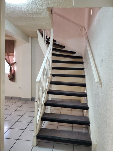 1 minute to the park and gym.