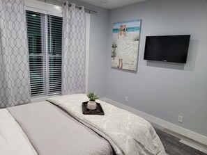 3 bedrooms, desk, iron/ironing board, travel crib