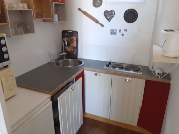 Fridge, microwave, oven, stovetop - Cocon Tréportais (76470 Le Tréport)