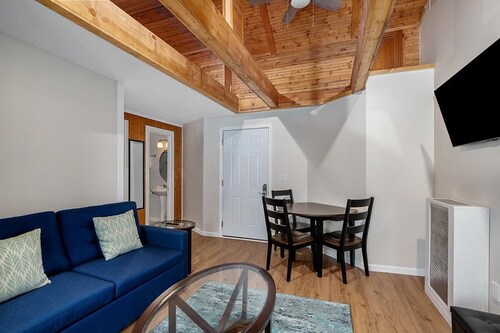 Cozy Nook apt in Heart of Saugatuck, walk anywhere