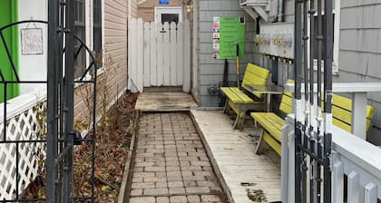 Cozy Nook - One Bedroom Apartment, Sleeps 4