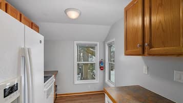 Fridge, microwave, oven, coffee/tea maker