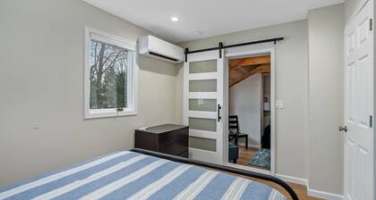 Cozy Nook - One Bedroom Apartment, Sleeps 4