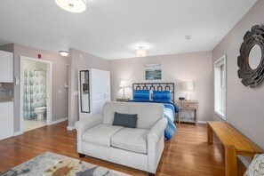 WiFi, bed sheets - Riverview - Studio Apartment, Sleeps 2 (Saugatuck)