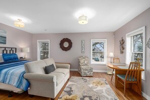 Interior - Riverview apt. in heart of downtown Saugatuck! (Saugatuck)