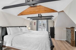 1 bedroom, WiFi, bed sheets - Riverview Loft - One Bedroom Apartment, Sleeps 4 (Saugatuck)