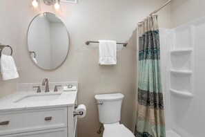 Towels - Riverview Loft - One Bedroom Apartment, Sleeps 4 (Saugatuck)