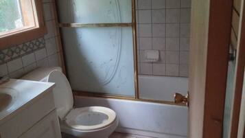 Towels, soap, shampoo, toilet paper