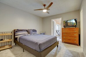 3 Schlafzimmer, Schreibtisch, Bügeleisen/Bügelbrett, WLAN