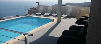 Villa with panoramic sea view