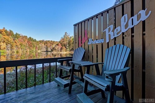 Lakeside Serenity, Lakeside Serenity