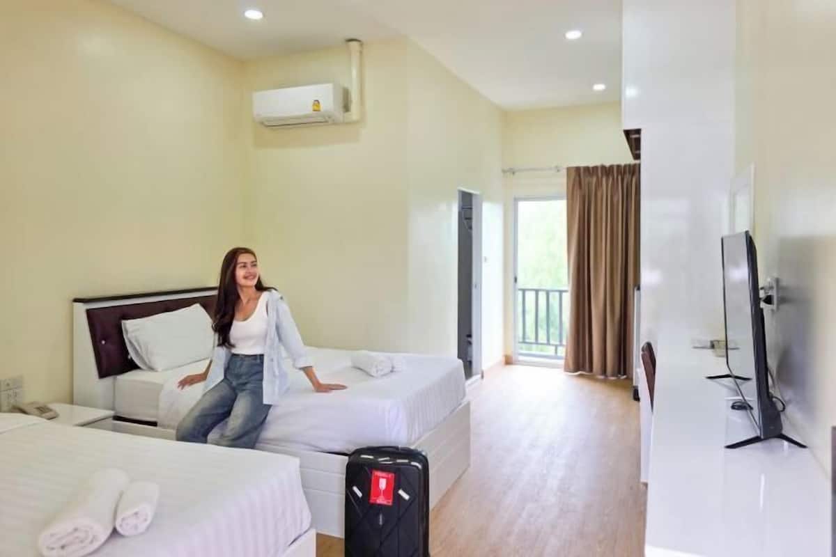 1 bedroom, minibar, desk, laptop workspace