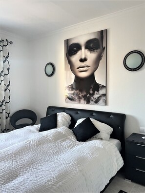 4 slaapkamers, een strijkplank/strijkijzer, gratis wifi, beddengoed