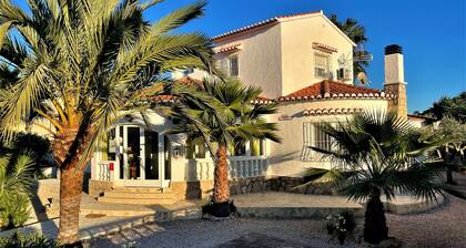 Villa Eva individuelle avec piscine privée, à 500 m de la plage de sable