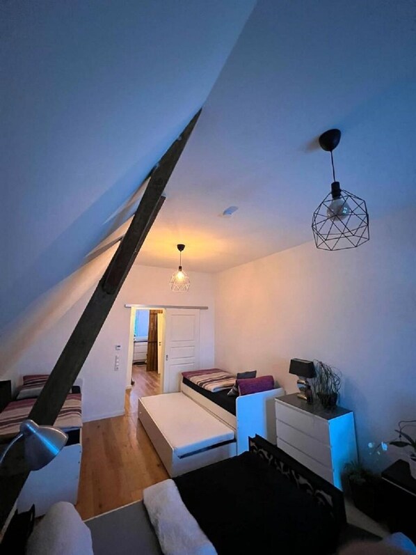 2 slaapkamers, een strijkplank/strijkijzer, reisbedje, gratis wifi