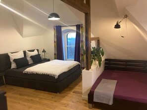 2 habitaciones, tabla de planchar con plancha y cuna de viaje