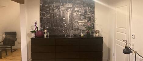 2 bedrooms, iron/ironing board, travel cot, free WiFi