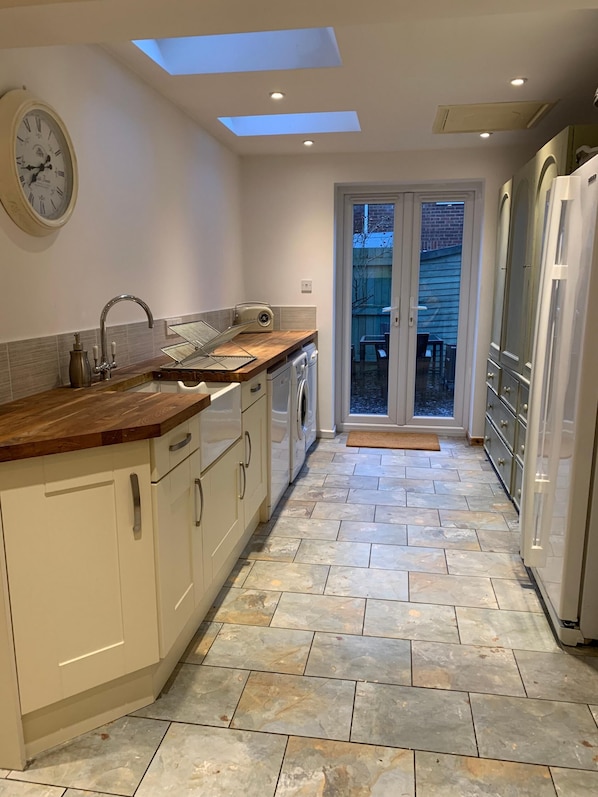 Maison (3 Bedrooms) | Cuisine privée | Four