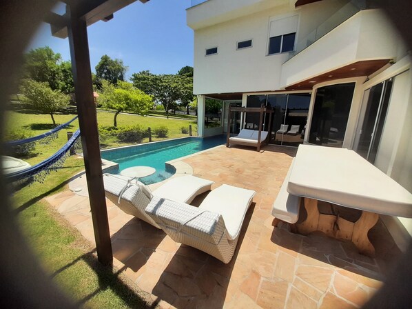 Outdoor pool, a heated pool