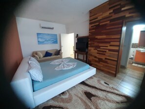 5 camere, una cassaforte in camera, una scrivania, ferro/asse da stiro