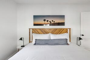 2 bedrooms, iron/ironing board, internet