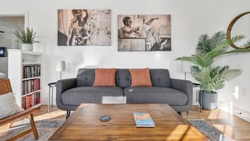 Een televisie en een kantoor