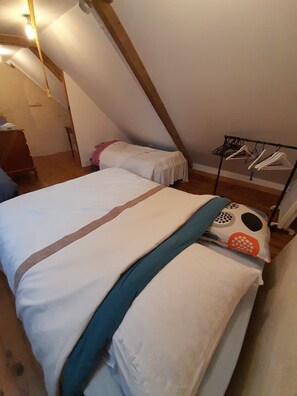 1 bedroom, desk, travel crib, free WiFi