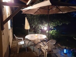 屋外ダイニングエリア