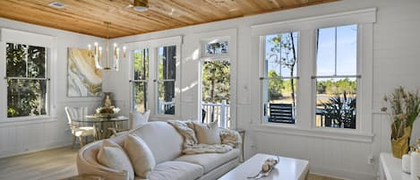 Smart-TV og stereoanlegg