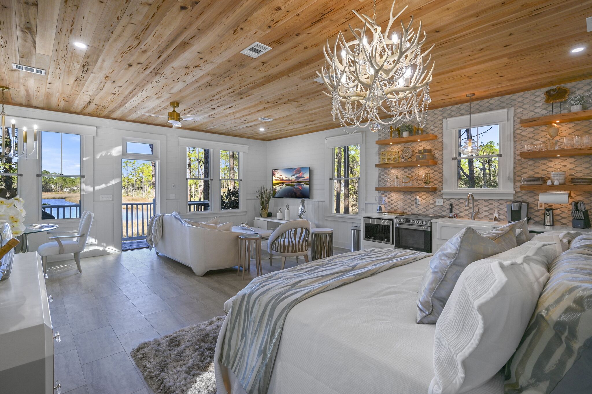 1 slaapkamer, een strijkplank/strijkijzer, gratis wifi, beddengoed