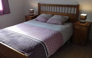 3 chambres, fer et planche à repasser, lit parapluie, Wi-Fi gratuit