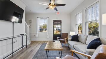 智能电视、桌上足球、电脑显示器