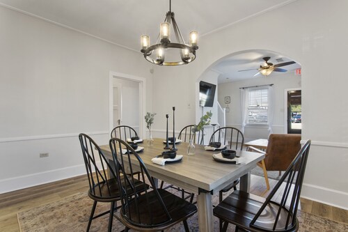 Downtown Biloxi home walkable to the Beach and Casinos!