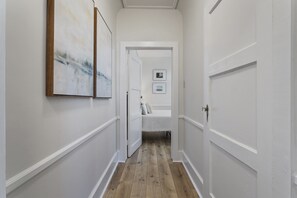 4 camere, una scrivania, ferro/asse da stiro, Wi-Fi gratuito