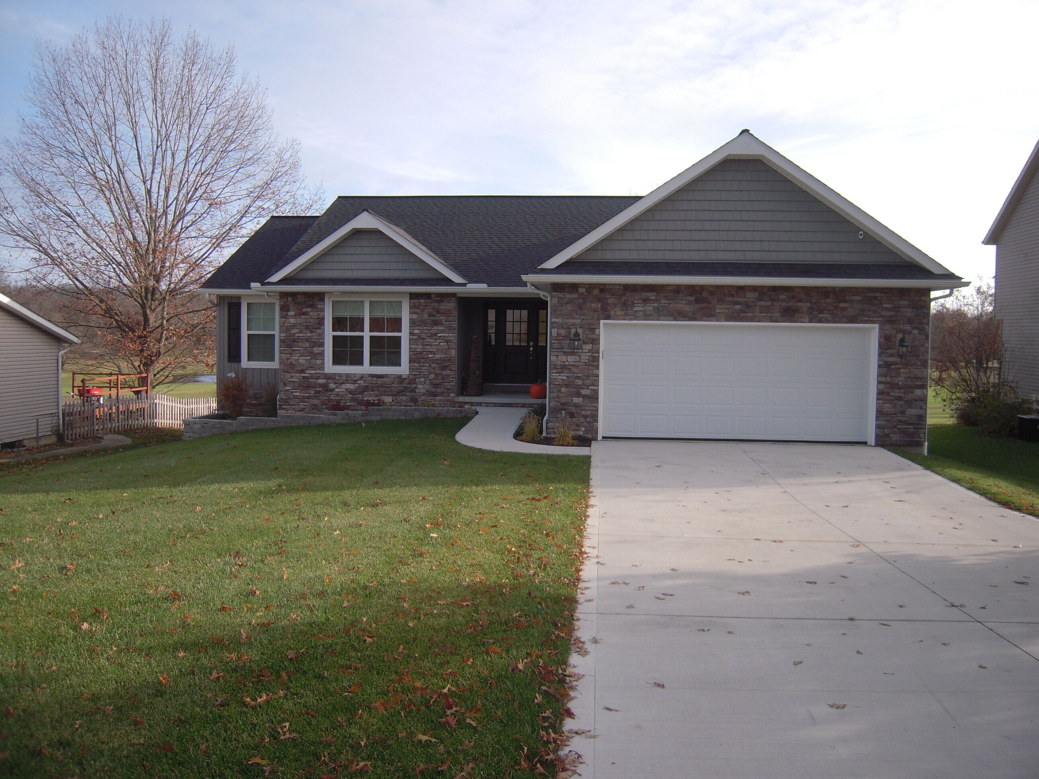Beautiful new home on golf course