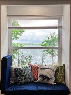 Smart TV - Peaceful & stylish pool home with gorgeous lake views (Lake Panasoffkee)