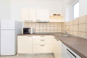 Køleskab, kogeplade, fryser