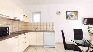 Køleskab, kogeplade, fryser