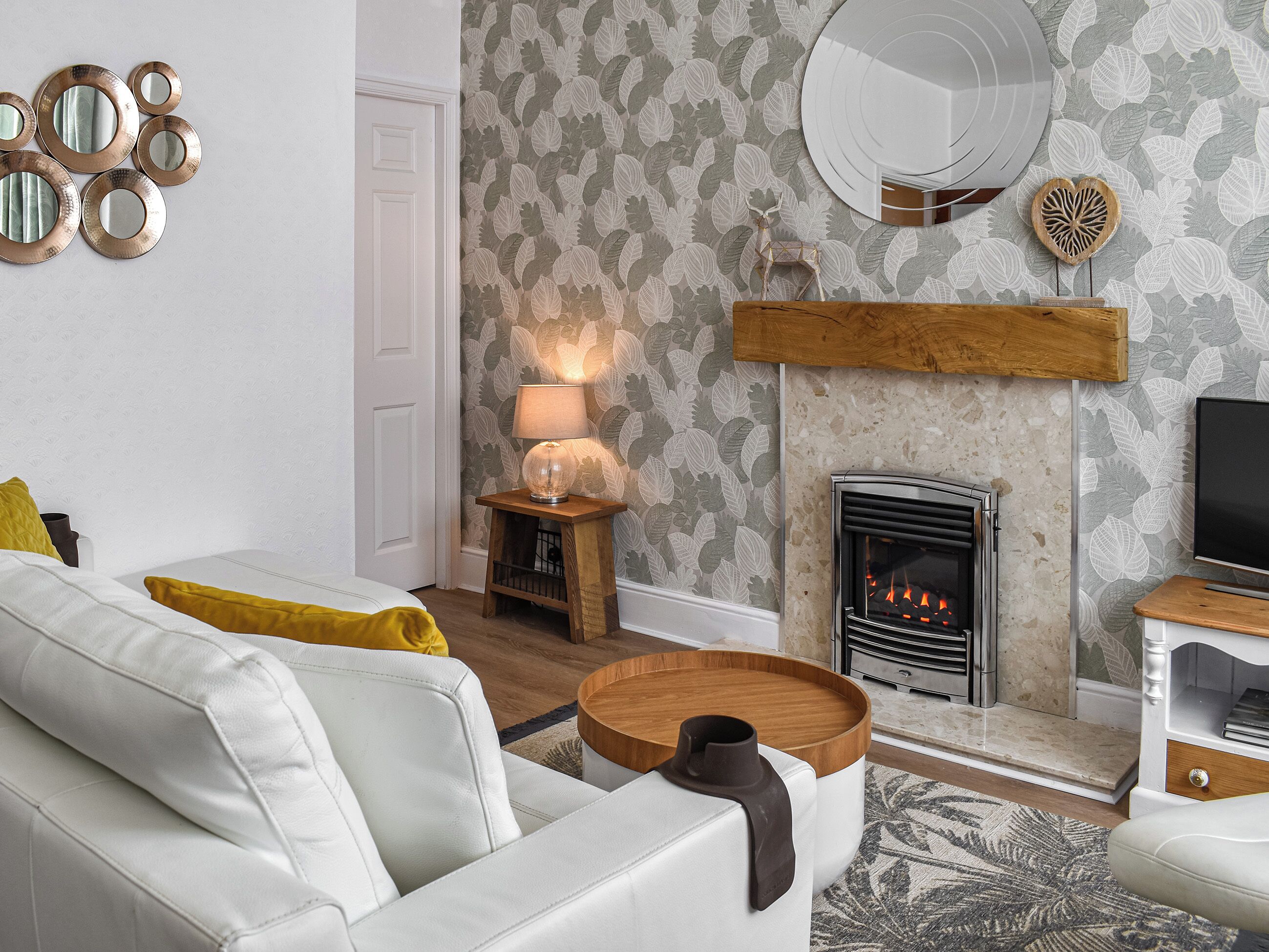 TV, fireplace